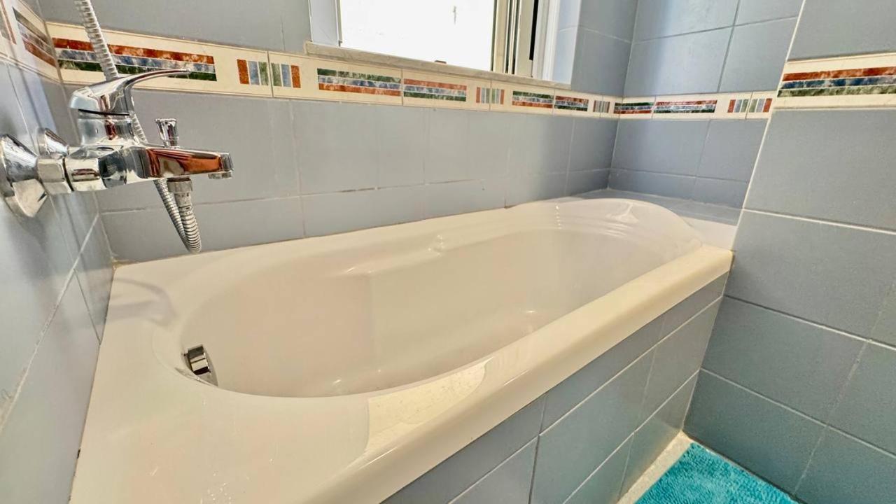 Colorful Sea View Apartment ซารานเดอ ภายนอก รูปภาพ